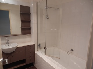Bathroom (2016-12-08)