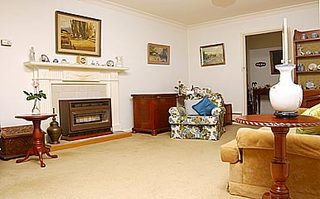 lounge 1 (2003-10-30)