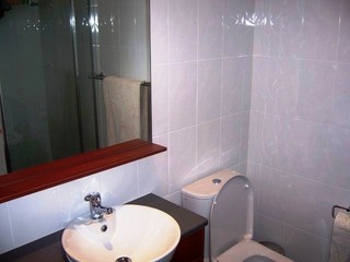 Bathroom (2013-09-12)
