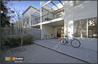 Courtyard (2011-07-25)