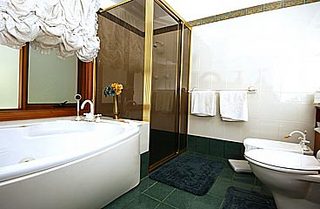 Ensuite (2004-05-14)
