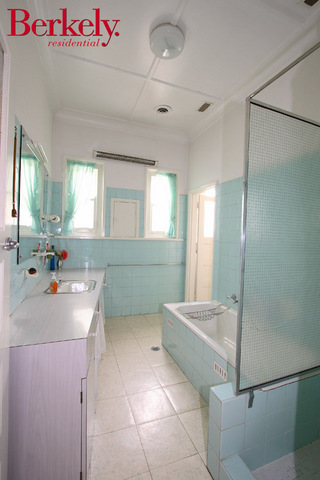 Bathroom (2007-04-27)