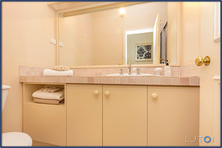 Bathroom (2014-05-13)