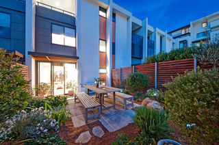 Rear Courtyard (2011-10-27)