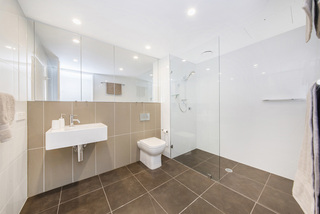 Bathroom 1 (2015-02-04)