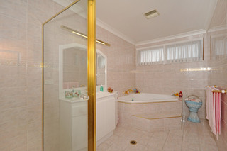 Bathroom (2010-06-09)