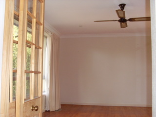 Lounge Room (2011-04-29)