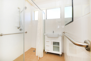 Bathroom (2017-11-29)