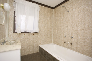 Bathroom (2008-12-05)
