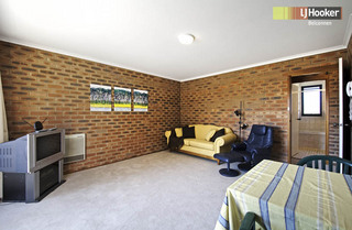 Living Room (2011-02-07)