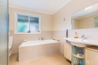 Main Bathroom (2018-10-10)