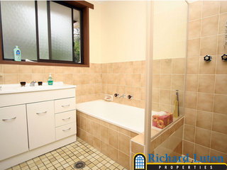 Bathroom (2005-10-07)