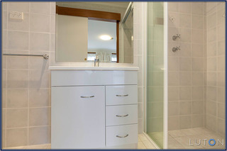 Bedroom Two Ensuite (2012-10-17)