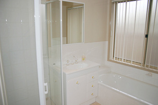 Bathroom (2005-06-22)
