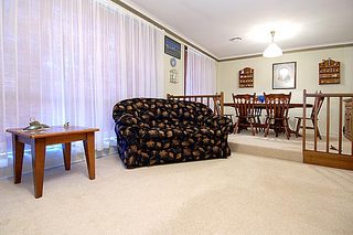 Lounge Dining (2005-06-24)