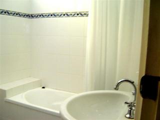 Bathroom (2006-10-27)