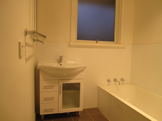 Bathroom (2012-06-18)