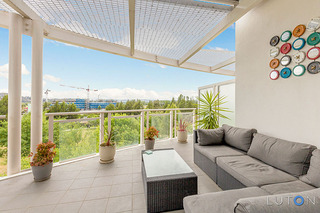 Balcony (2015-12-08)
