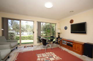 Family Room (2009-11-17)