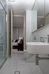 Bathroom (2010-08-31)