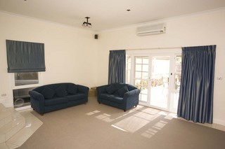 Family room (2007-10-11)