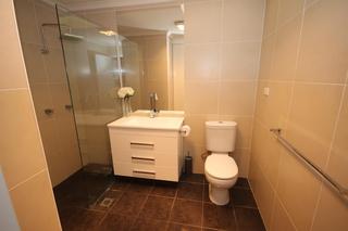 Bathroom (2014-05-20)