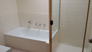 Bathroom (2013-12-30)