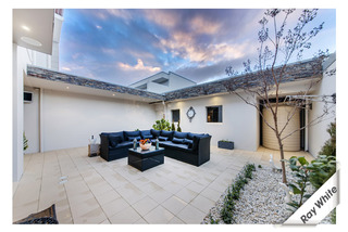 Rear courtyard (2013-10-02)