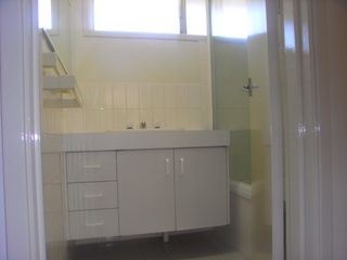 Bathroom (2012-02-22)