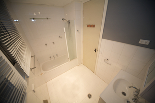 Bathroom (2011-09-09)
