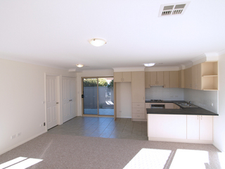 Lounge - Kitchen (2008-05-23)