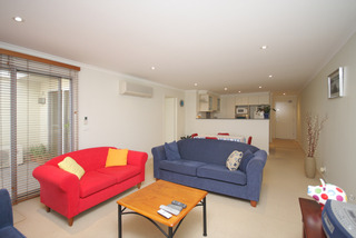 Lounge (2009-08-11)