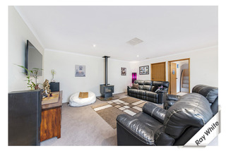 Lounge Room (2013-08-07)