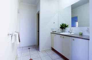 Powder room (2011-08-17)
