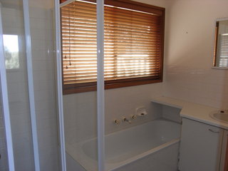 Main Bathroom (2009-08-18)