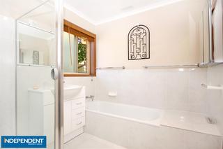Ensuite style two way bathroom (2012-03-07)