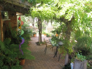 Entertaining area (2004-04-20)