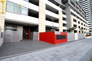 Altitude building entrance (2014-12-03)