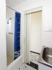 Bathroom (2009-10-07)
