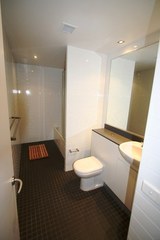 Bathroom (2015-06-23)
