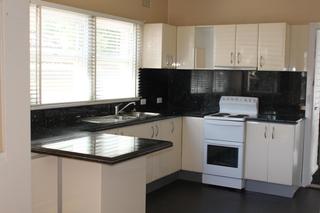 8 Gundarun Street West Wollongong - Kitchen (2015-05-01)