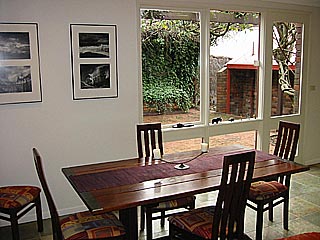 Dining (2003-08-13)