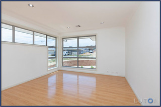 Living area (2013-10-25)