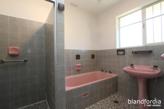 Bathroom (2014-08-21)