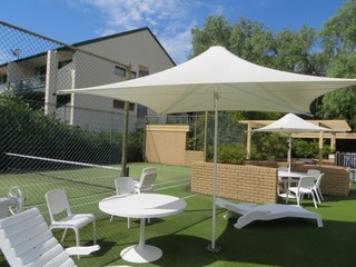 Outdoor pool tennis and bbq area (2017-02-06)
