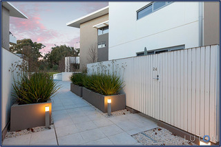 Path to Apartment (2012-07-12)