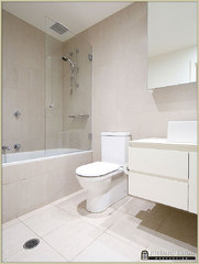 Bathroom (2009-09-30)