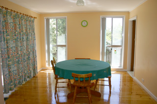 Dining (2004-02-23)
