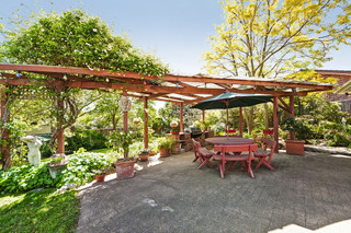 Paved entertaining area (2011-10-13)