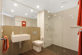 Bathroom (2015-06-05)